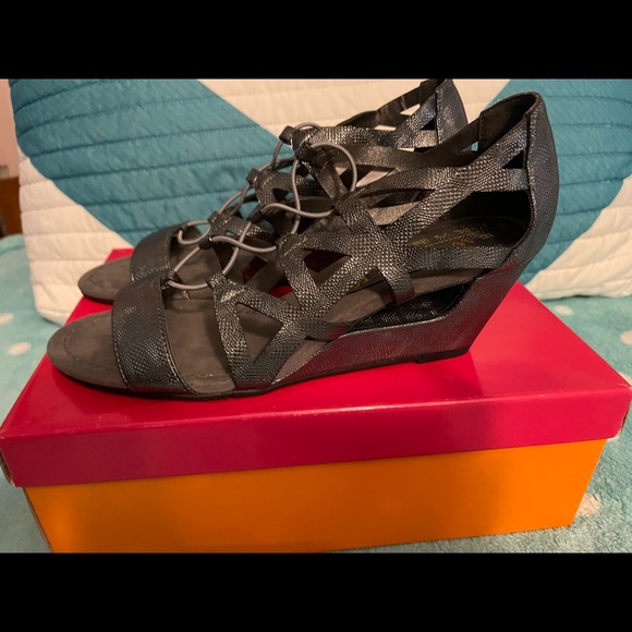 New York Transit Strappy Dress Sandals - Picture 3 of 5